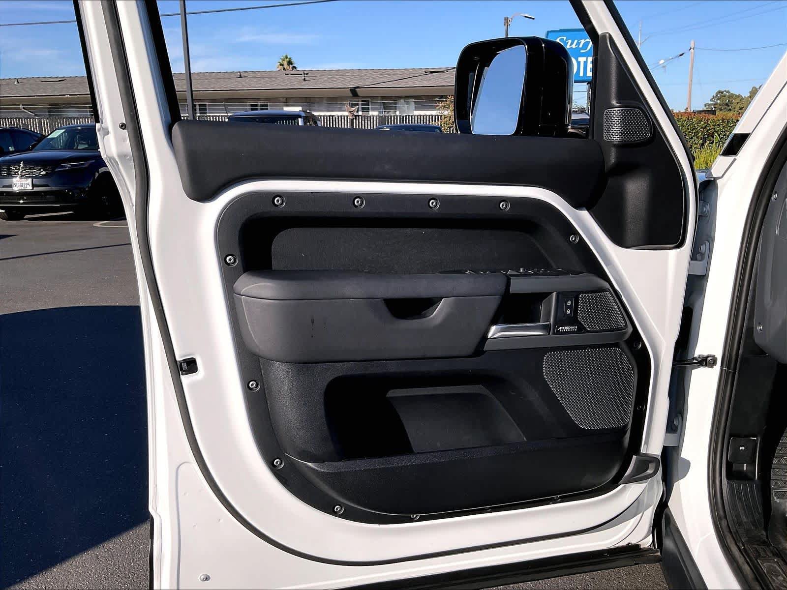 Used 2024 Land Rover Defender 110 X-Dynamic SE AWD/4WD image 28