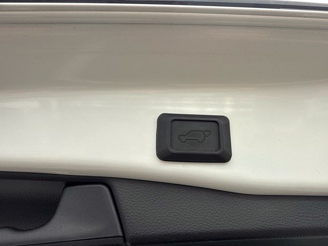 Used 2021 Toyota RAV4 Limited AWD/4WD image 17