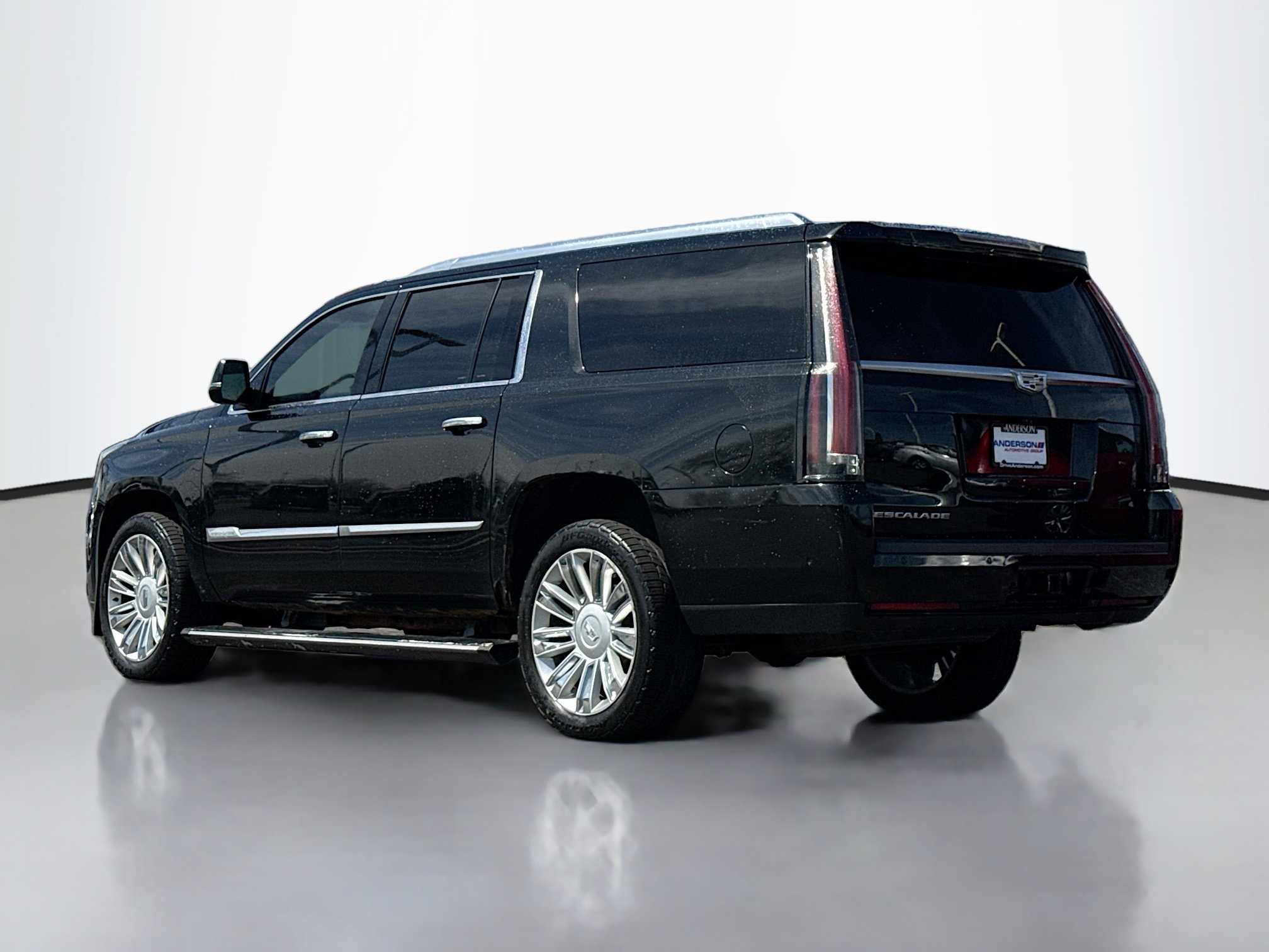 Used 2018 Cadillac Escalade ESV Platinum image 16
