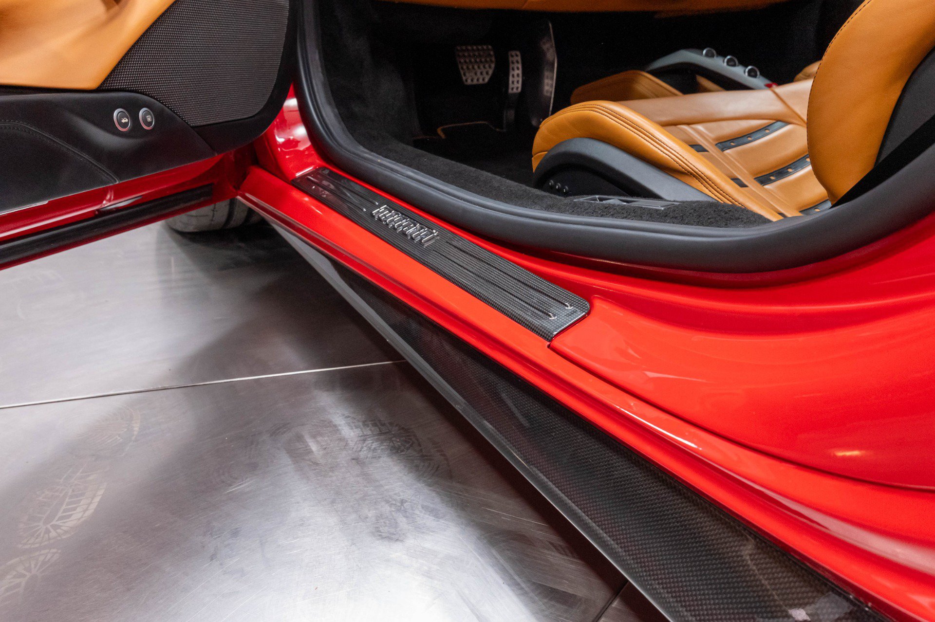 Used 2016 Ferrari 488 GTB RWD image 12