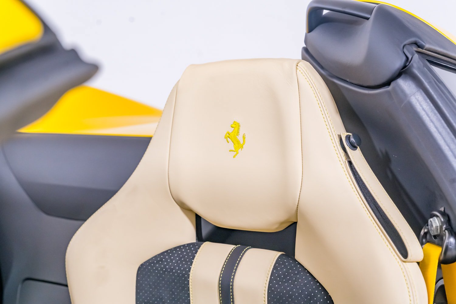 Used 2022 Ferrari 812 GTS RWD image 34