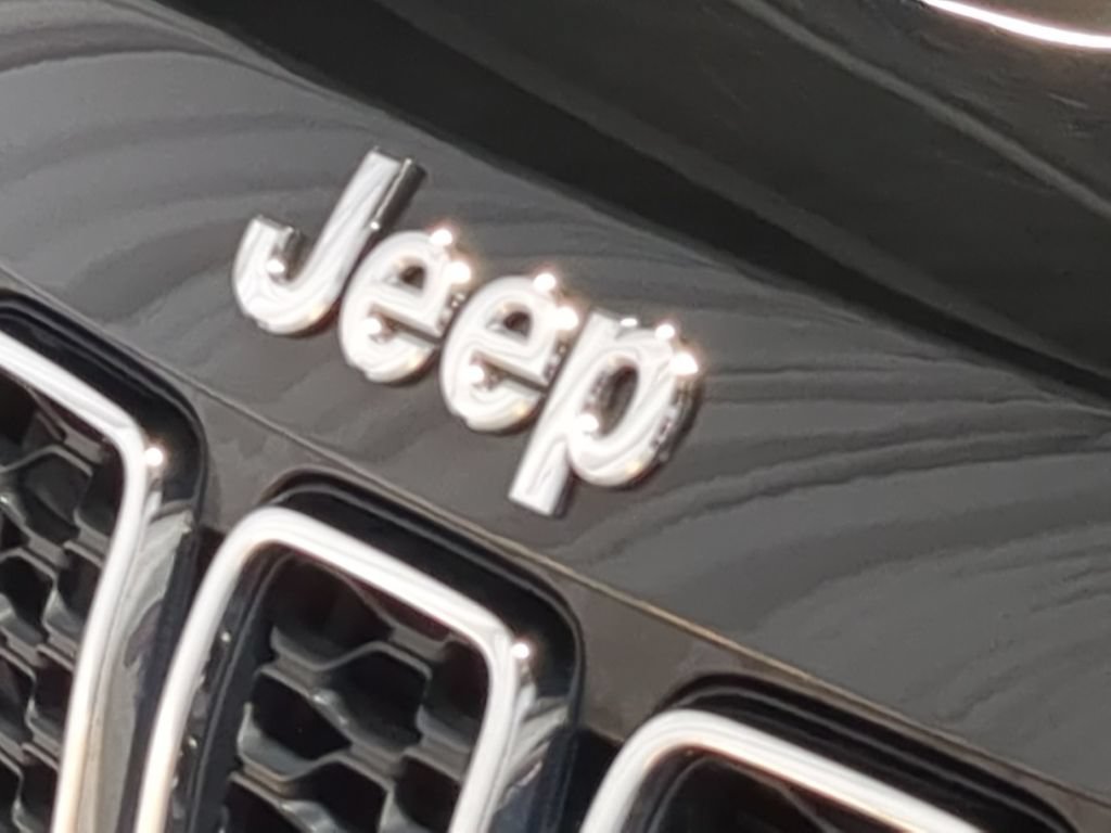 Used 2021 Jeep Grand Cherokee Limited AWD/4WD image 15