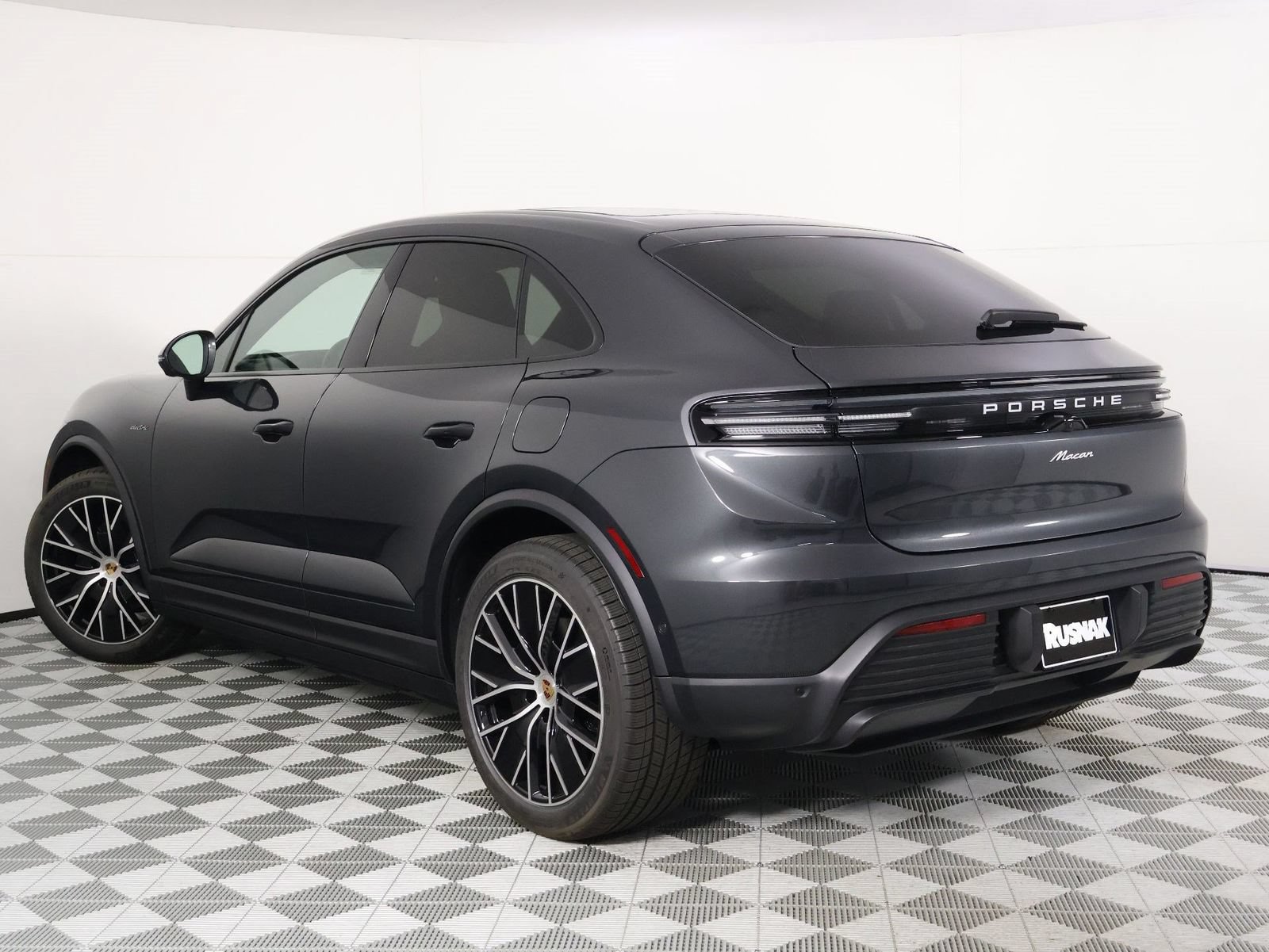 New 2026 Porsche Macan Electric RWD image 3