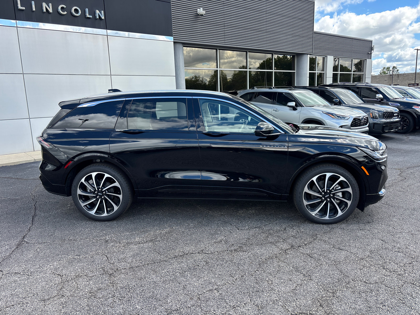 New 2026 Lincoln Nautilus Black Label AWD/4WD image 8