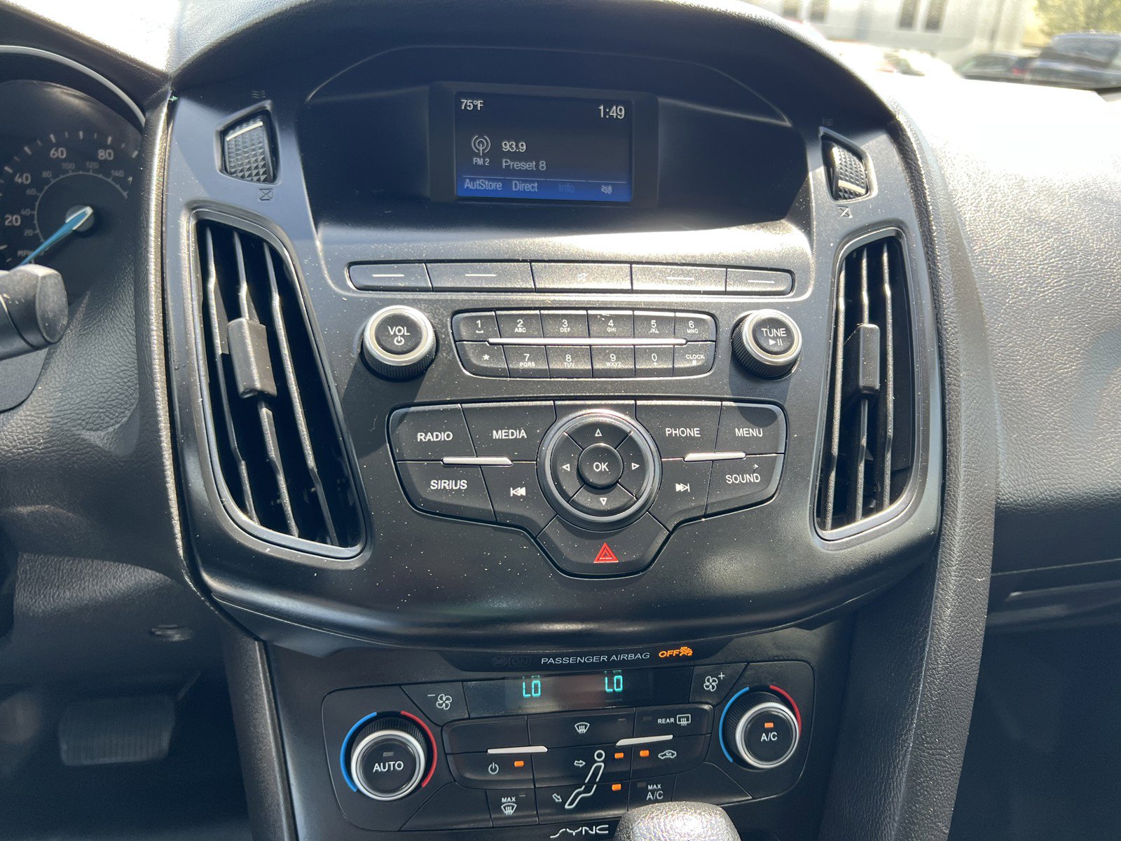 Used 2018 Ford Focus SE w/ SE Appearance Package image 15