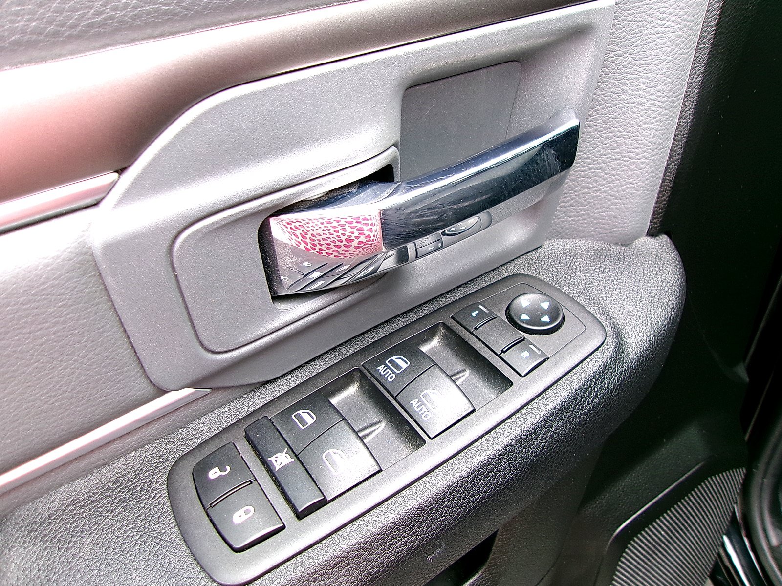Used 2024 RAM 1500 Classic SLT AWD/4WD image 8