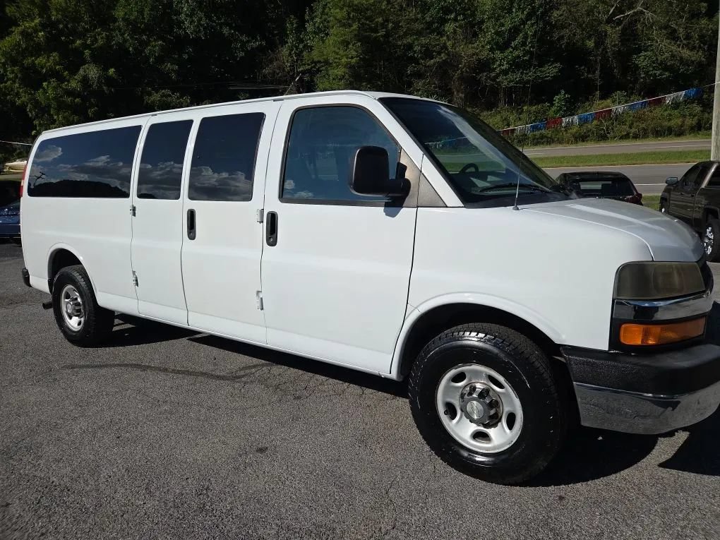 Used 2010 Chevrolet Express 3500 LT w/ LT Preferred Equipment Group RWD image 4