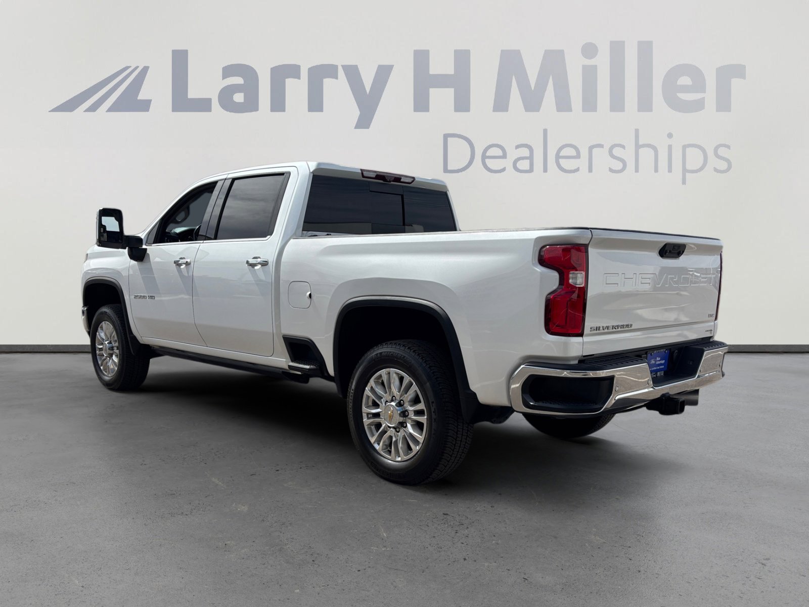 Used 2021 Chevrolet Silverado 2500 LTZ w/ LTZ Premium Package image 3