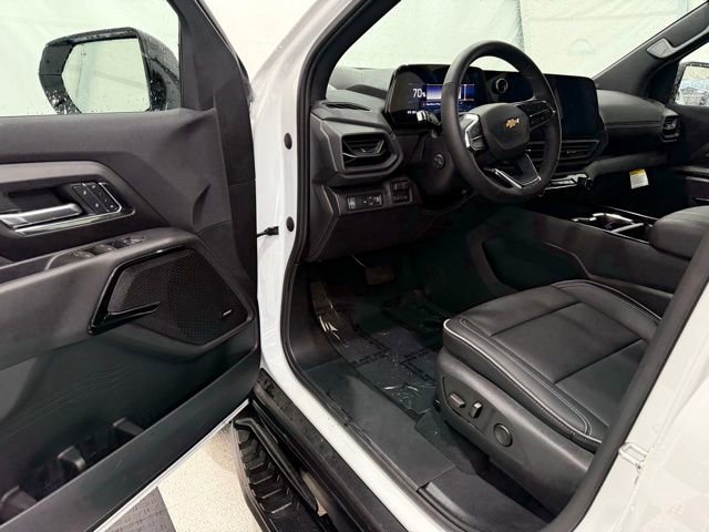 Used 2025 Chevrolet Silverado EV LT image 32
