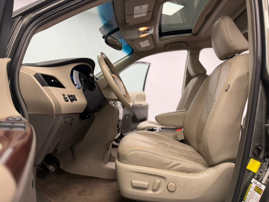 Used 2011 Toyota Sienna XLE w/ Premium Pkg AWD/4WD image 28