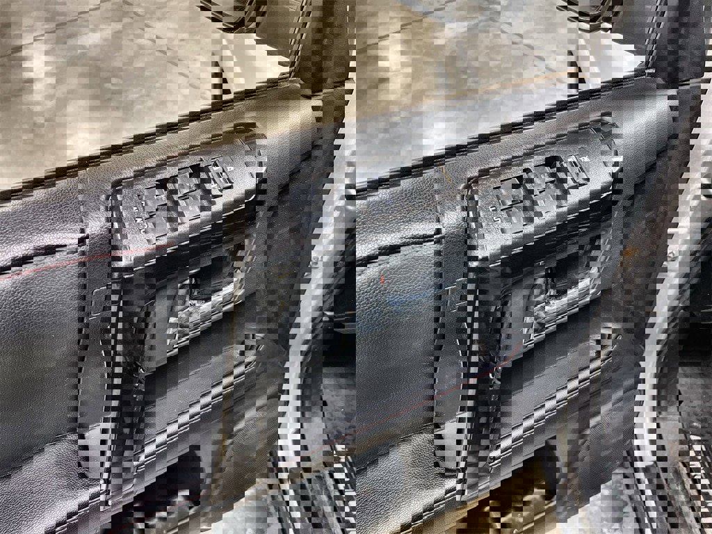 Used 2020 Toyota 4Runner Venture w/ Moonroof Package image 15