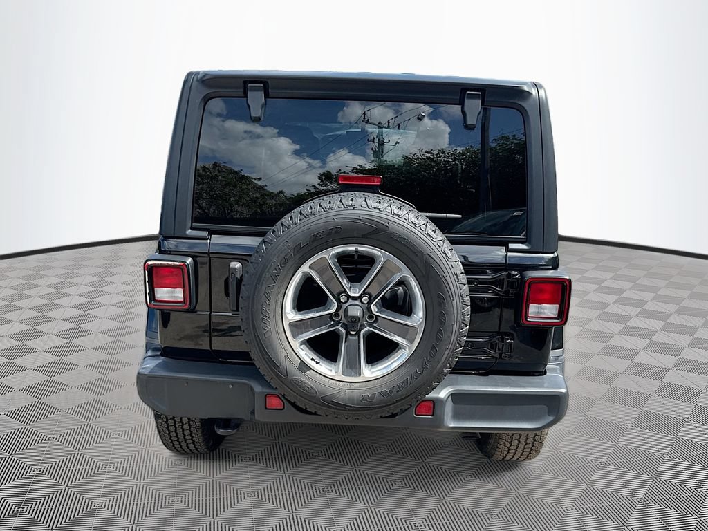 Used 2022 Jeep Wrangler Unlimited Sahara w/ Cold Weather Group AWD/4WD image 7