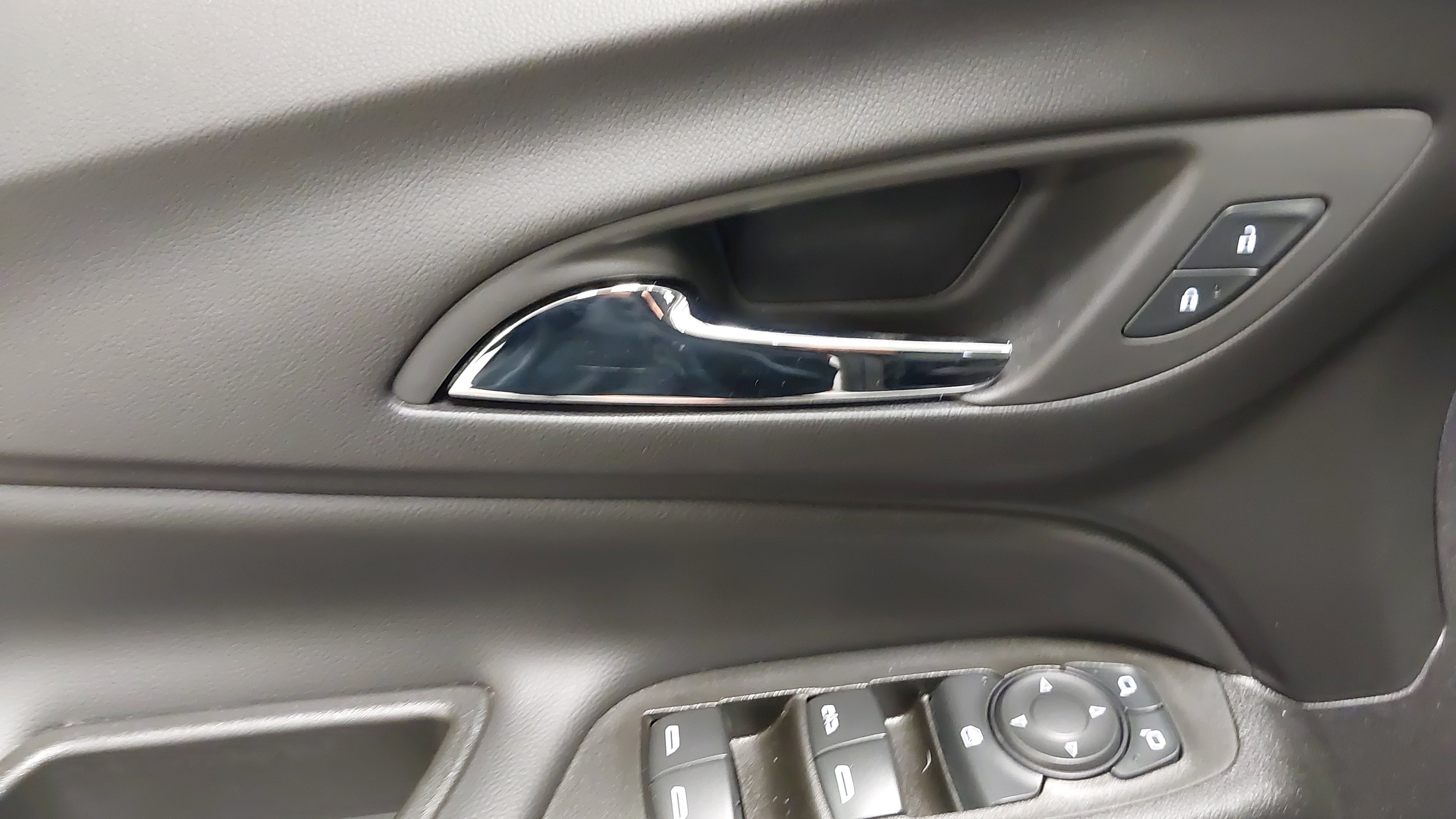 Used 2024 Chevrolet Equinox LT AWD/4WD image 25