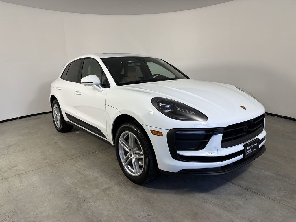 Certified 2025 Porsche Macan image 9