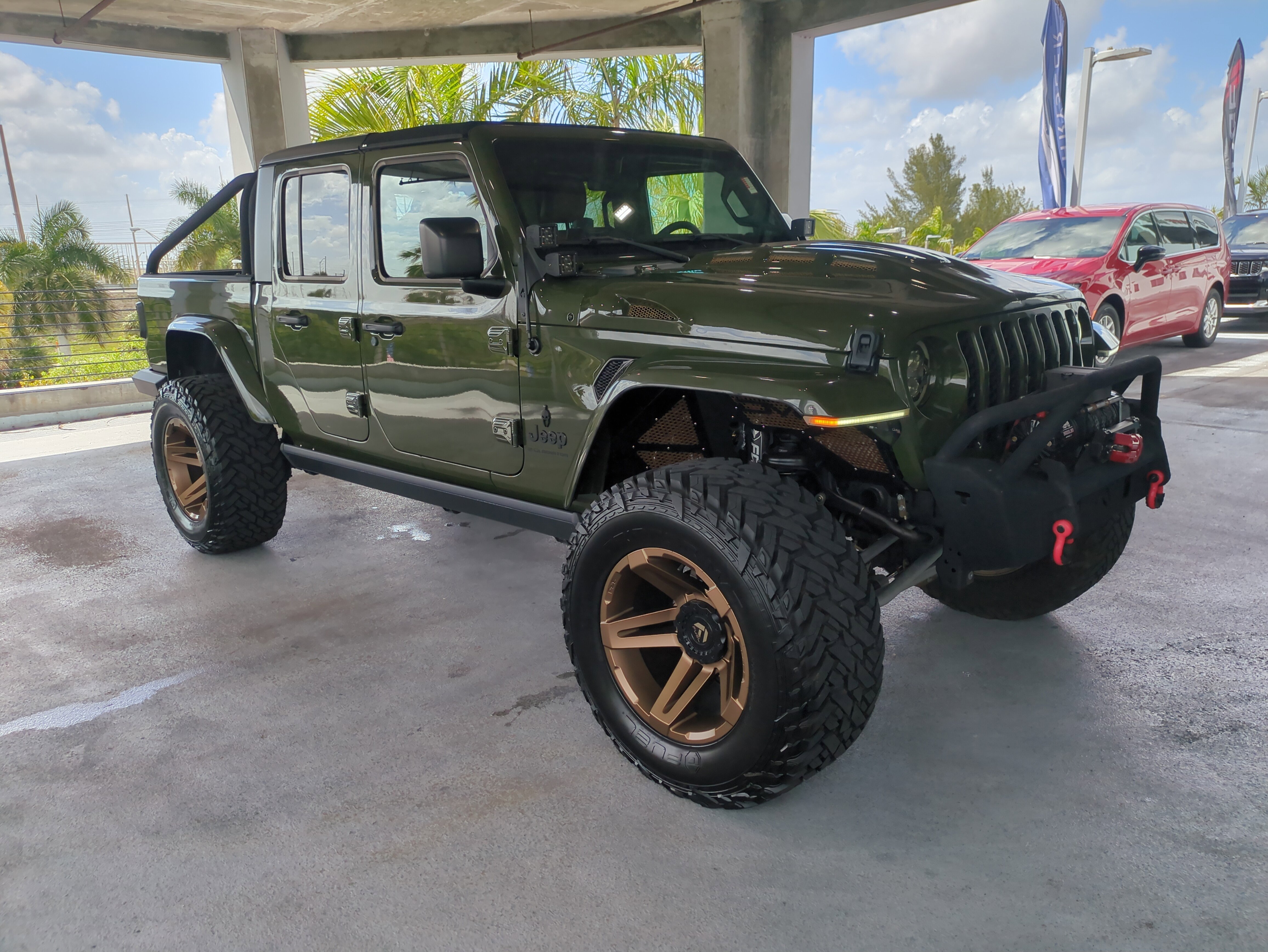 Used 2023 Jeep Gladiator Sport image 2