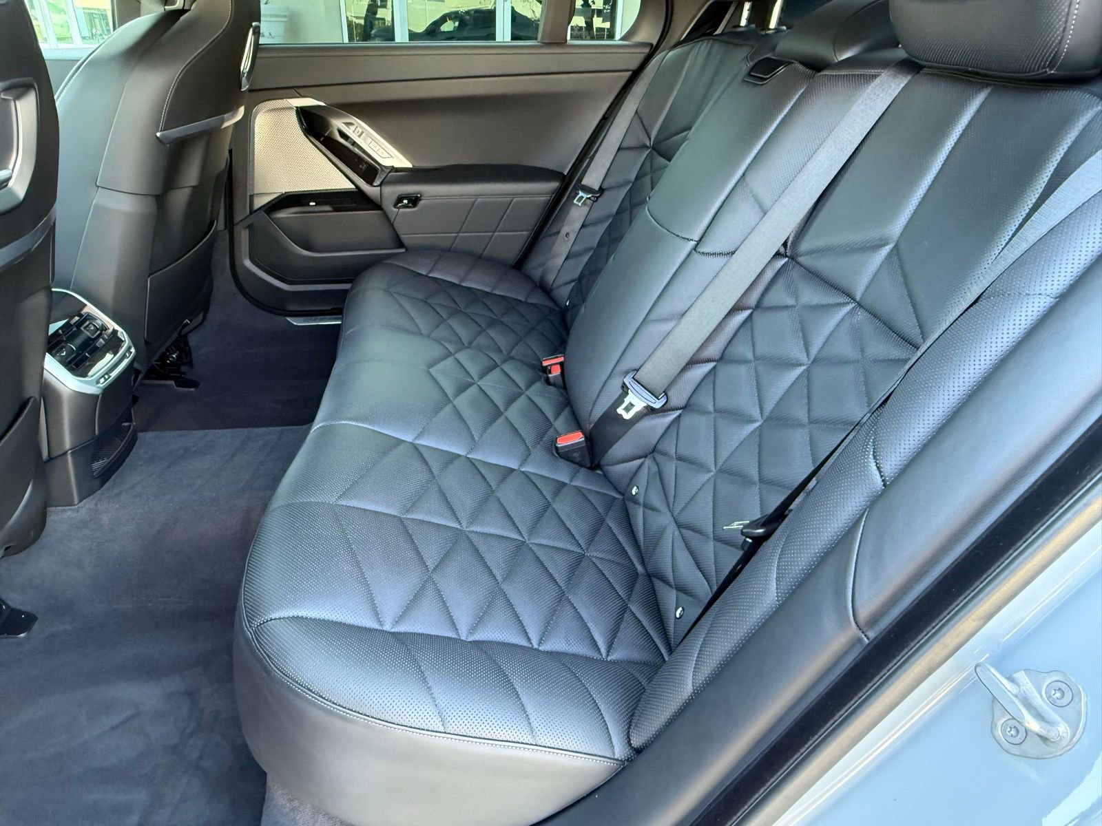 Certified 2024 BMW 740i w/ M Sport Professional Package image 31