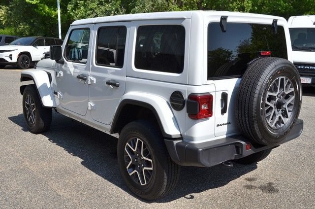 Used 2025 Jeep Wrangler Unlimited Sahara AWD/4WD image 6