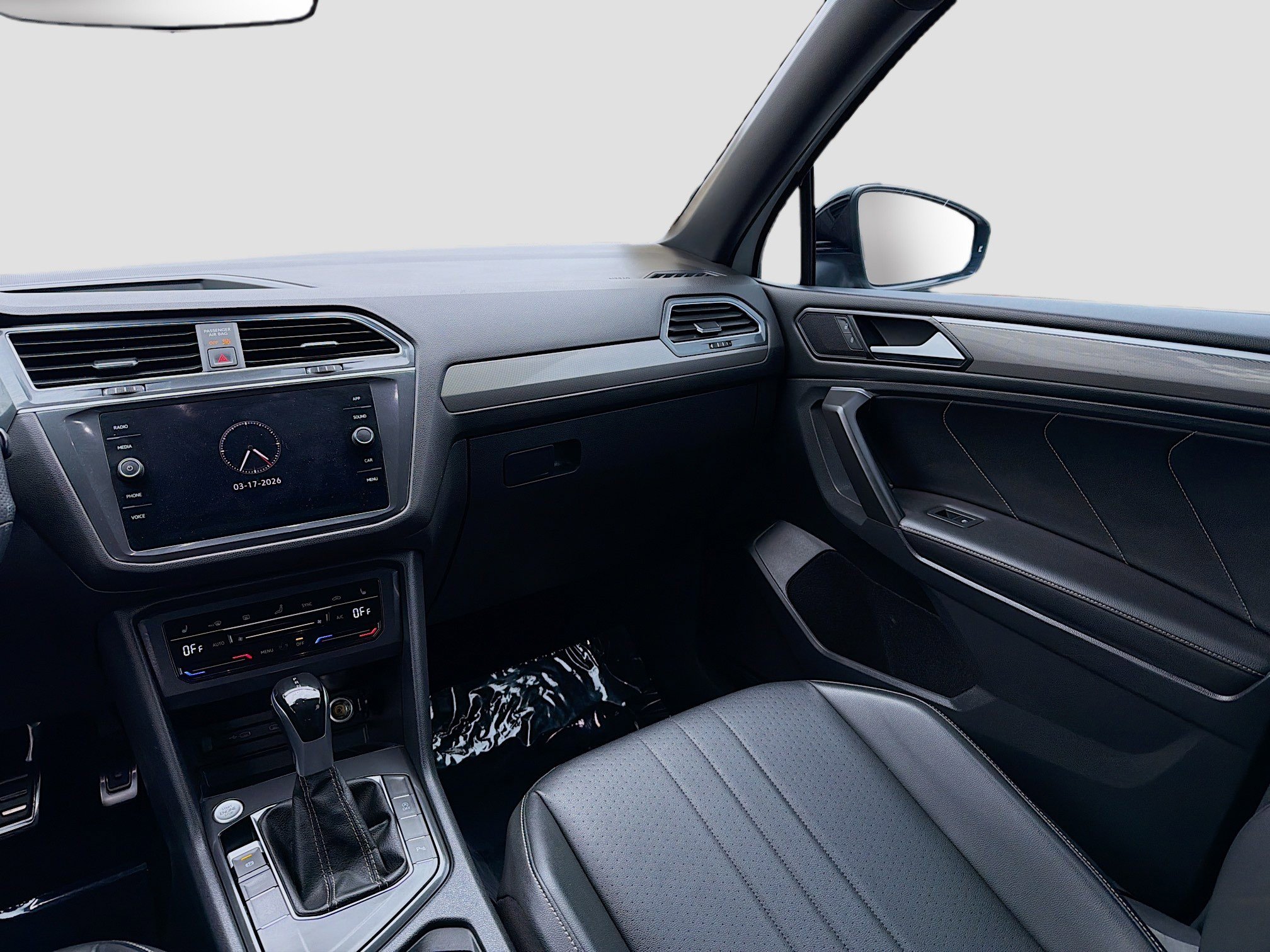 Used 2023 Volkswagen Tiguan SE R-Line image 22