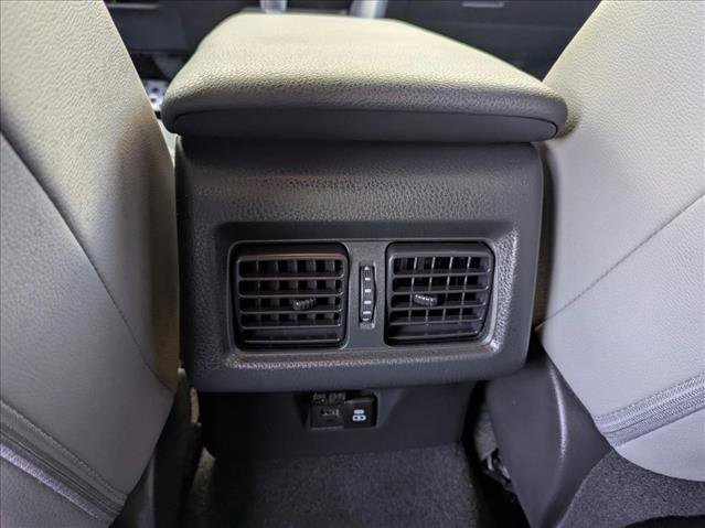 Used 2025 Toyota Camry SE w/ Convenience Package image 17