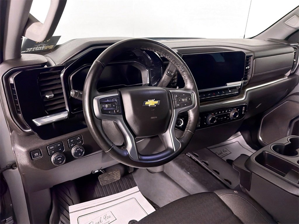 Used 2024 Chevrolet Silverado 1500 LT image 9