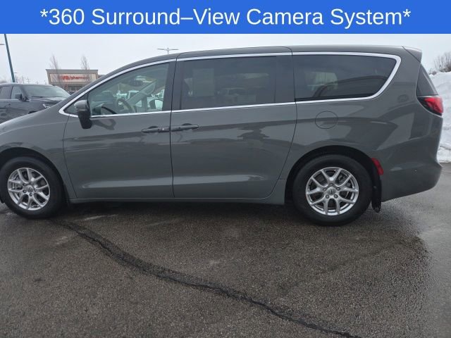 Used 2023 Chrysler Pacifica Touring-L image 13
