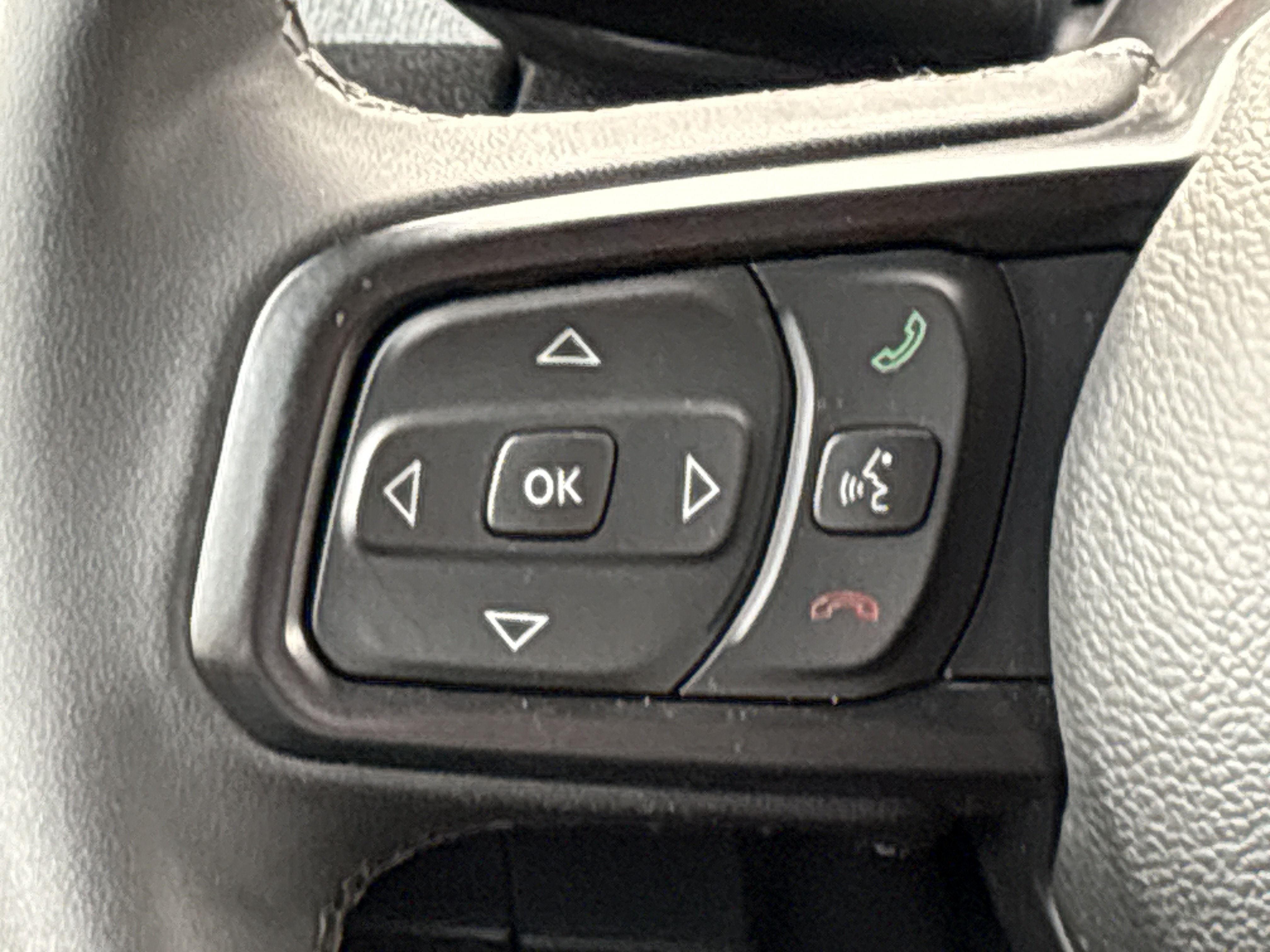 Certified 2025 Jeep Gladiator Sport AWD/4WD image 22