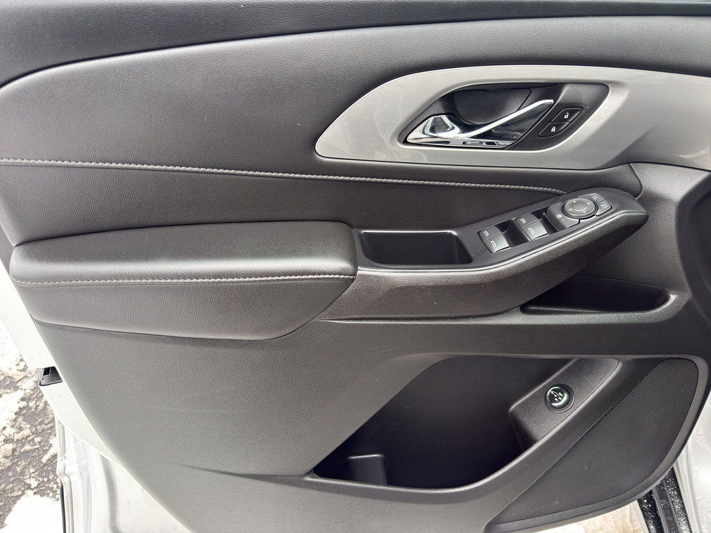 Used 2022 Chevrolet Traverse LT image 14
