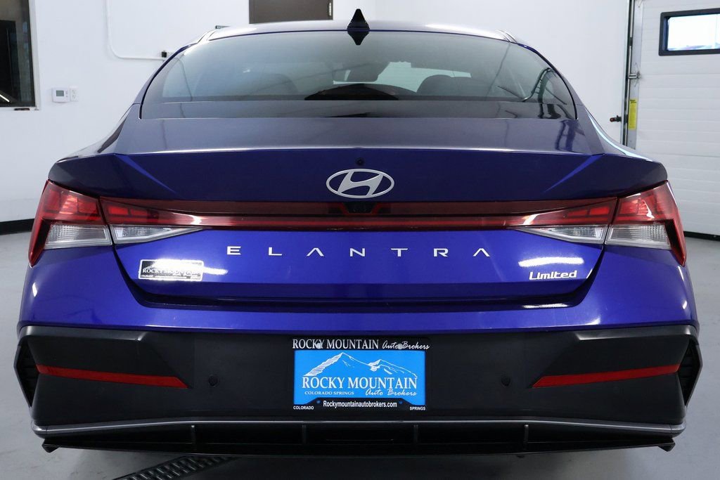 Used 2024 Hyundai Elantra Limited image 6