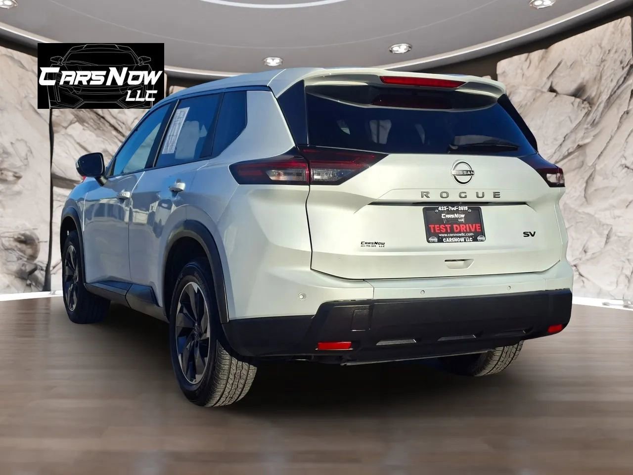 Used 2024 Nissan Rogue SV image 4