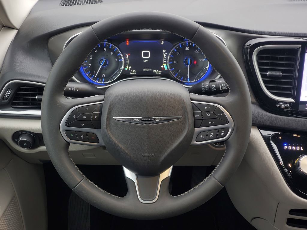 Used 2024 Chrysler Pacifica Touring-L FWD image 30