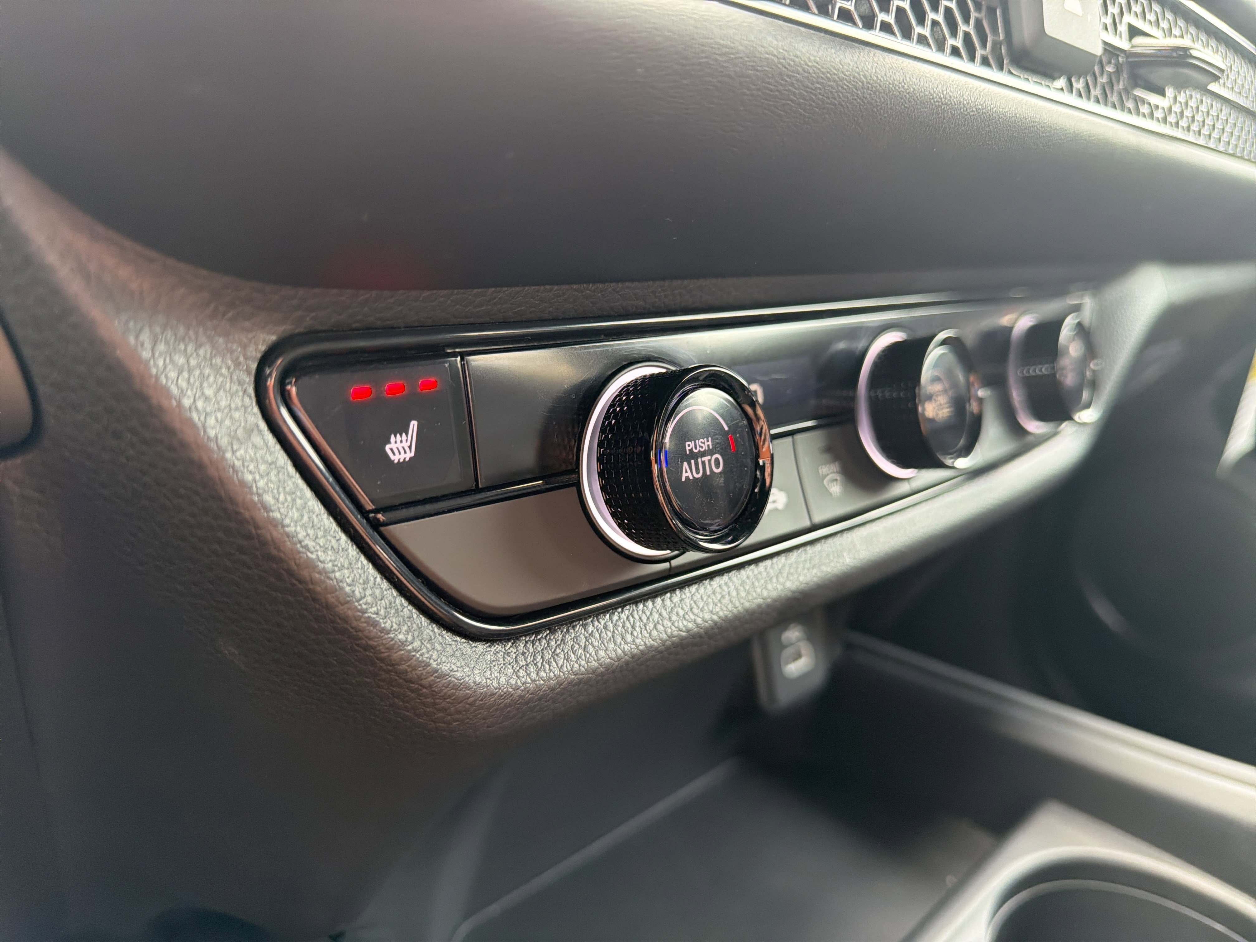 Certified 2025 Honda HR-V Sport image 31