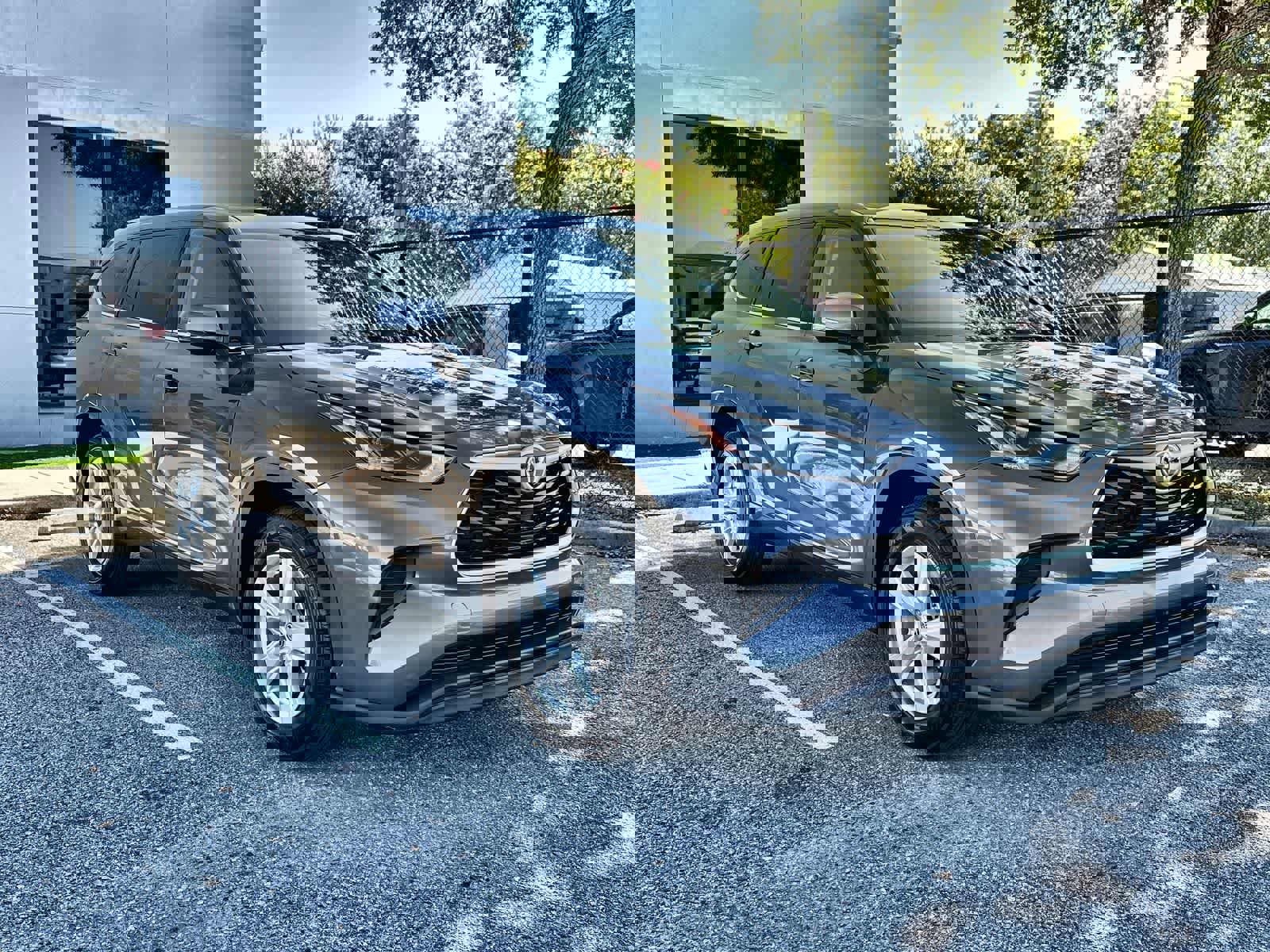 Used 2022 Toyota Highlander L image 11