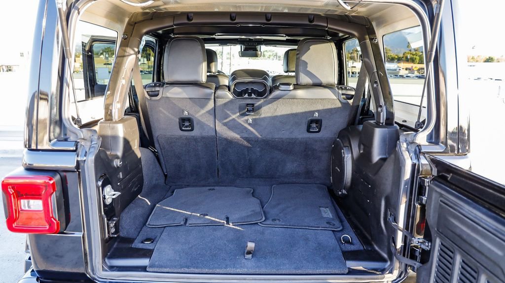 Used 2021 Jeep Wrangler Unlimited Sahara image 31