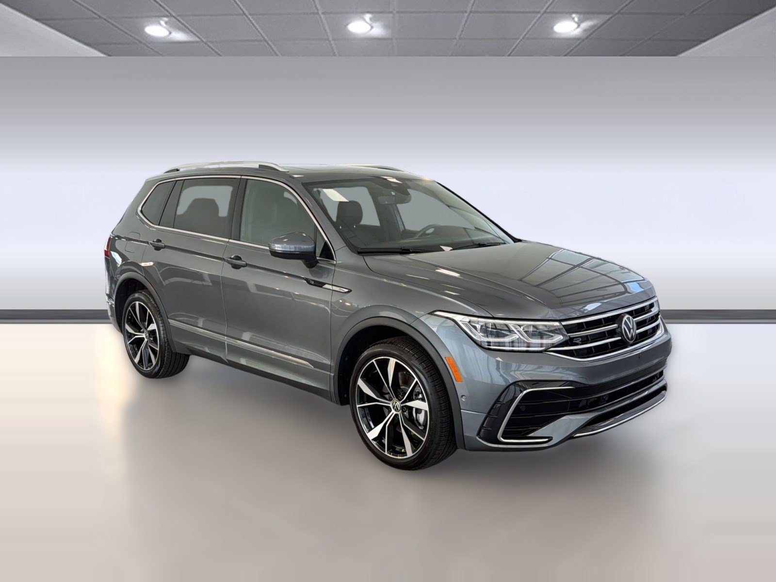 Used 2024 Volkswagen Tiguan SEL R-Line AWD/4WD image 7