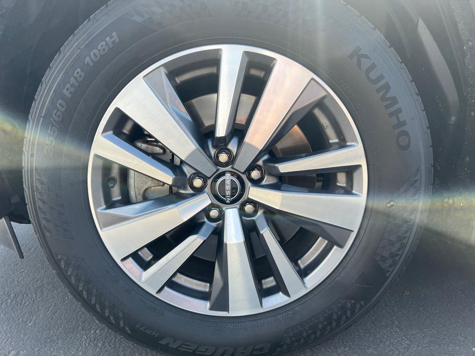 Used 2023 Nissan Pathfinder SL AWD/4WD image 32