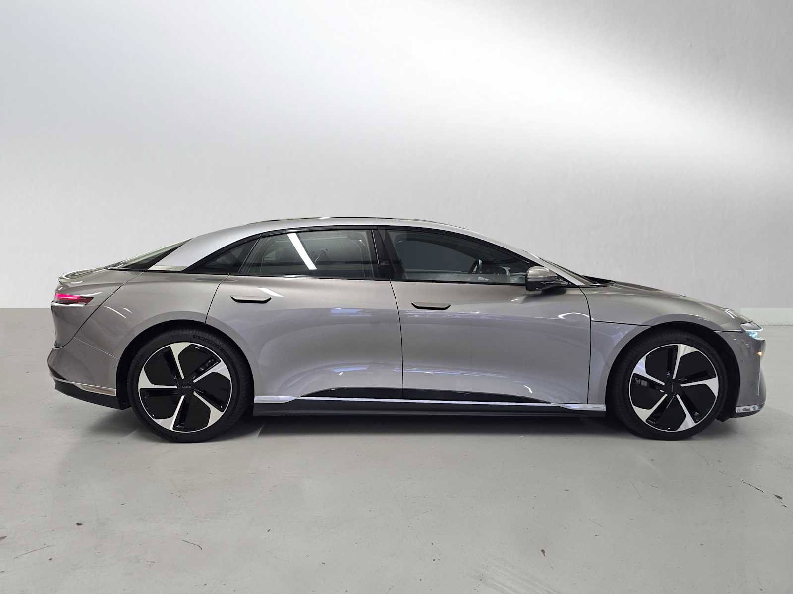 Used 2023 Lucid Air Touring image 6