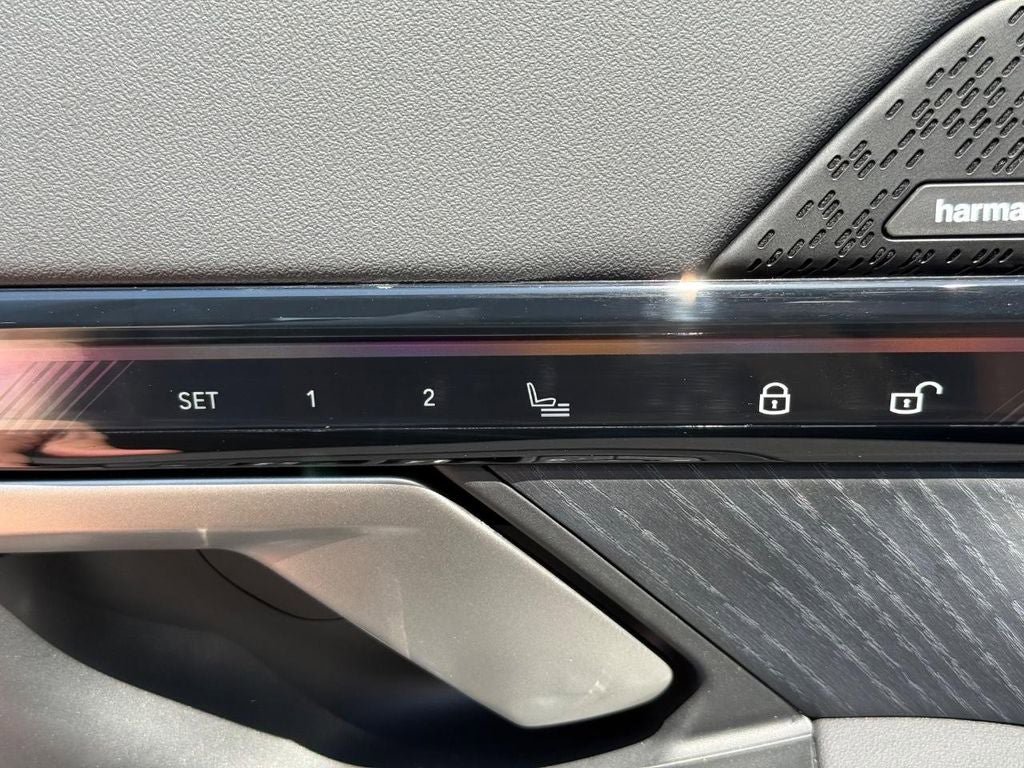 Used 2025 BMW 540i xDrive AWD/4WD image 16