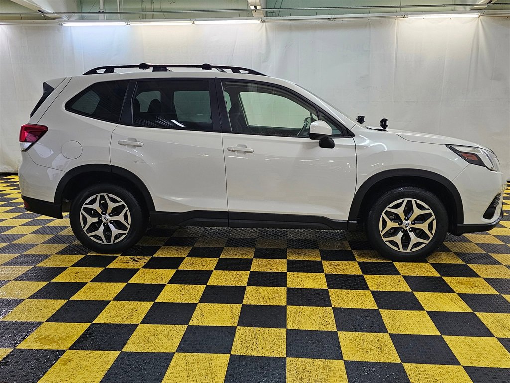 Used 2023 Subaru Forester Premium image 2