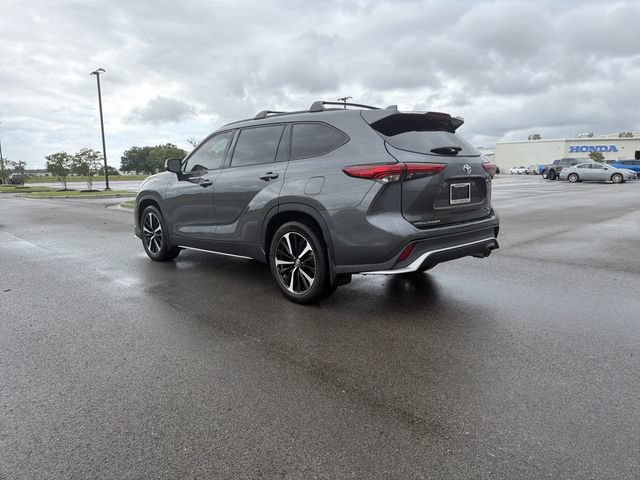 Used 2021 Toyota Highlander XSE FWD image 3