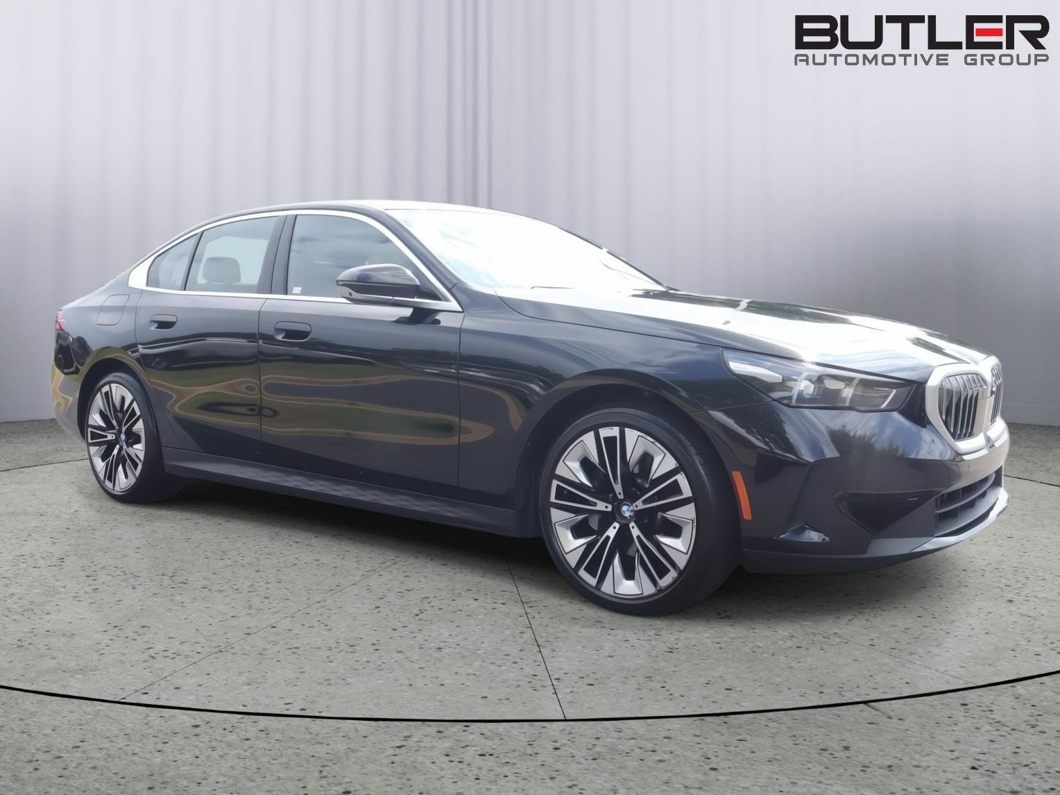 Used 2025 BMW 530i xDrive w/ Premium Package AWD/4WD image 8