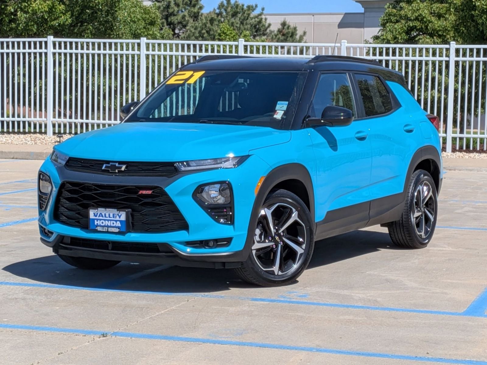 Used 2021 Chevrolet TrailBlazer RS w/ Convenience Package FWD image 2