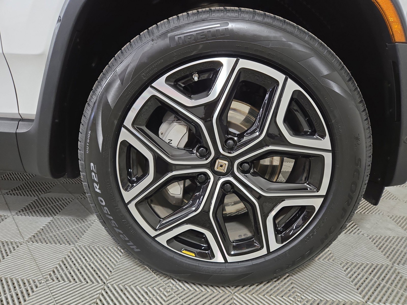 Used 2024 Rivian R1S Adventure AWD/4WD image 11