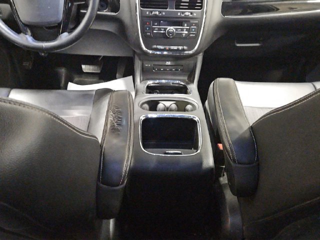 Used 2015 Chrysler Town & Country S FWD image 15