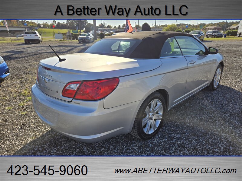 Used 2010 Chrysler Sebring Touring w/ Special Touring Group FWD image 4
