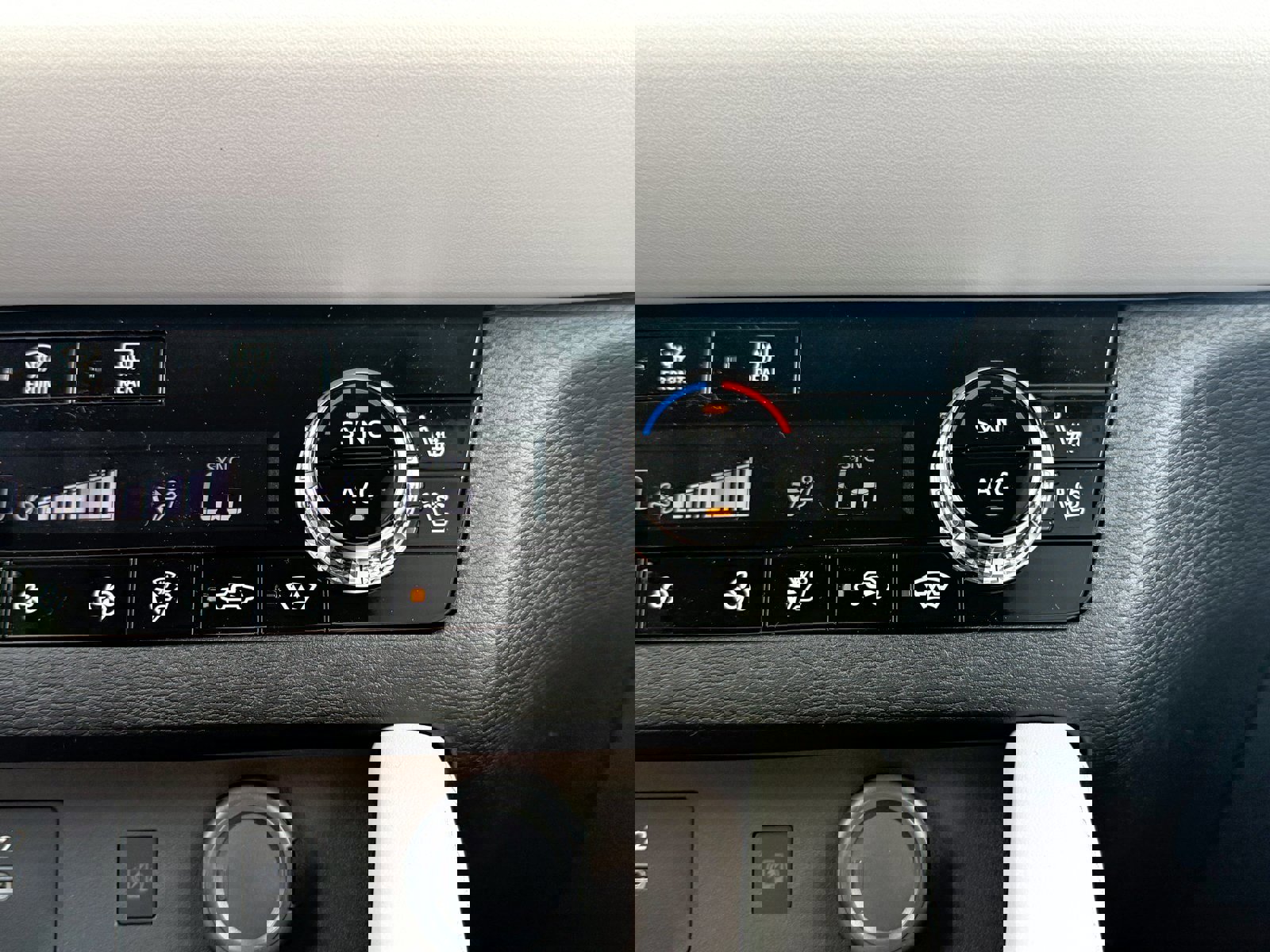 New 2025 Mitsubishi Outlander AWD image 34