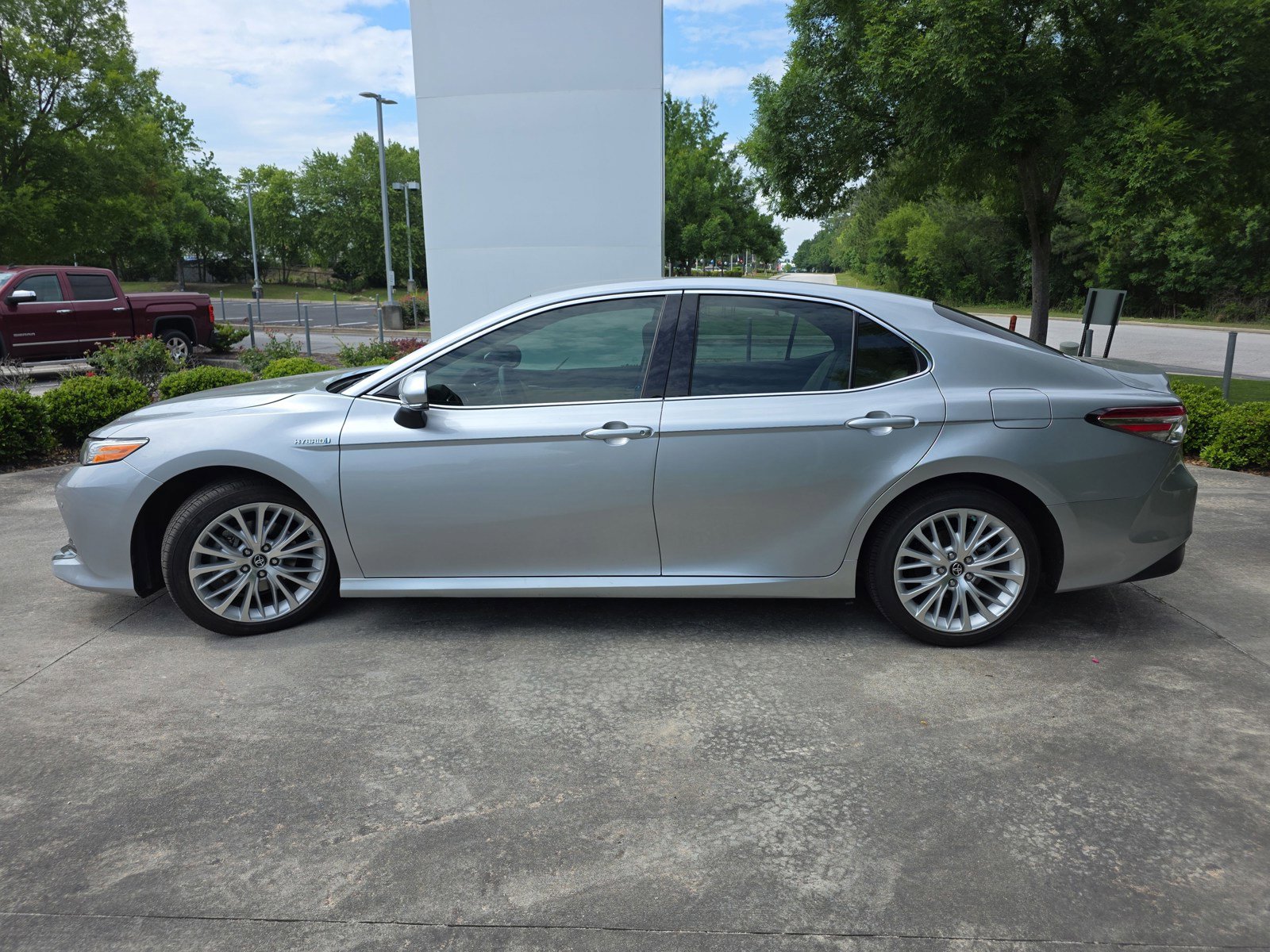 Used 2018 Toyota Camry XLE FWD image 7