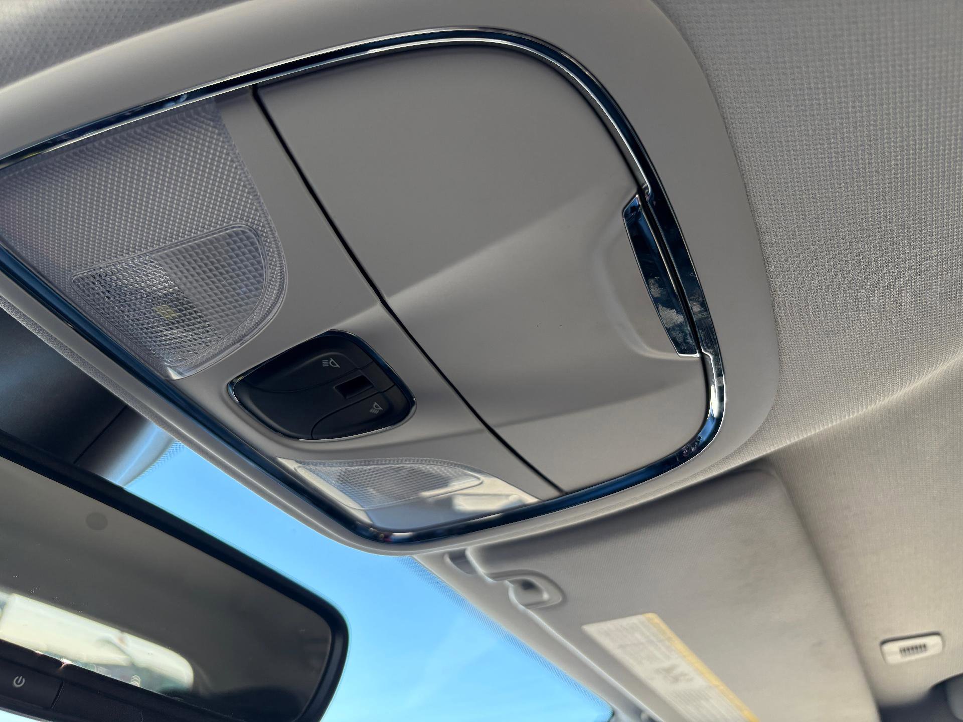 Used 2019 Jeep Cherokee Limited w/ Luxury Group image 32
