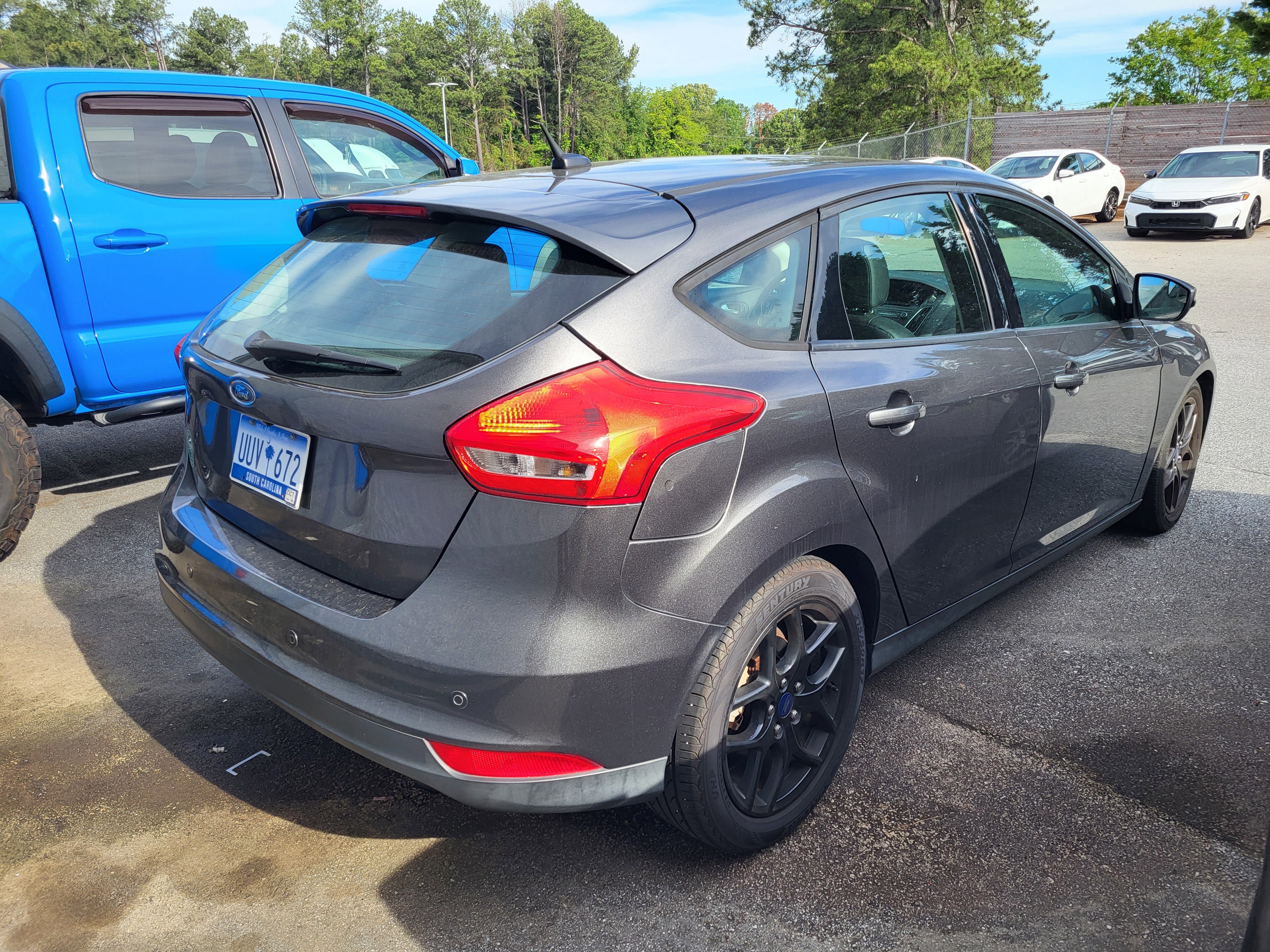 Used 2016 Ford Focus SE w/ Equipment Group 201A FWD image 4