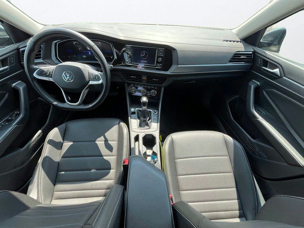 Used 2024 Volkswagen Jetta SE FWD image 13