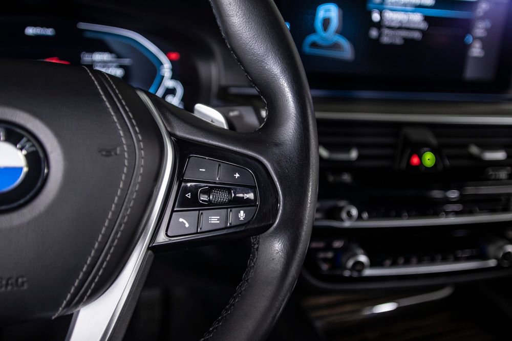 Used 2021 BMW 530e w/ Convenience Package image 37